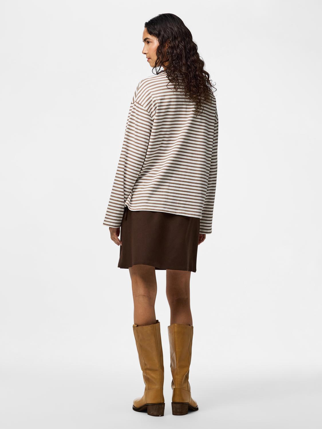 model_shot-back